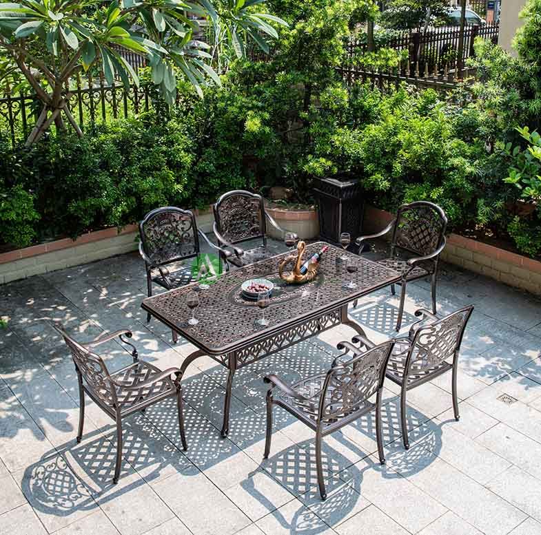 Bộ bàn ghế phù hợp với nhiều không gian sân vườn khác nhau 